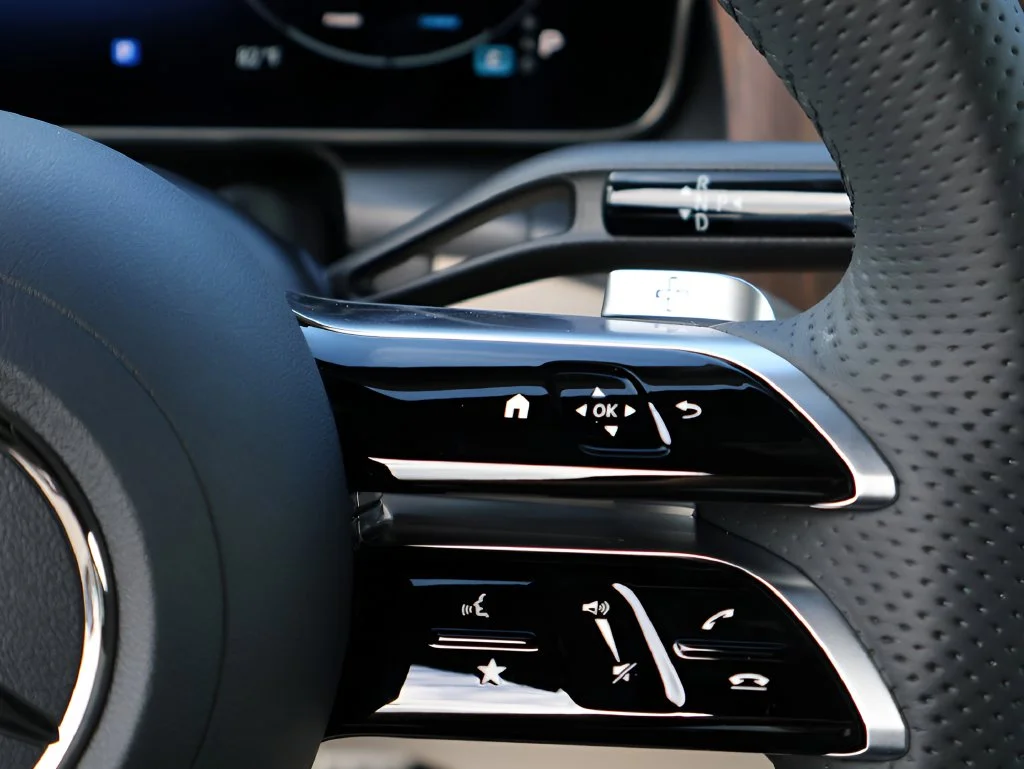 New 2027 Gray Mercedes-Benz GLC 300 image 32