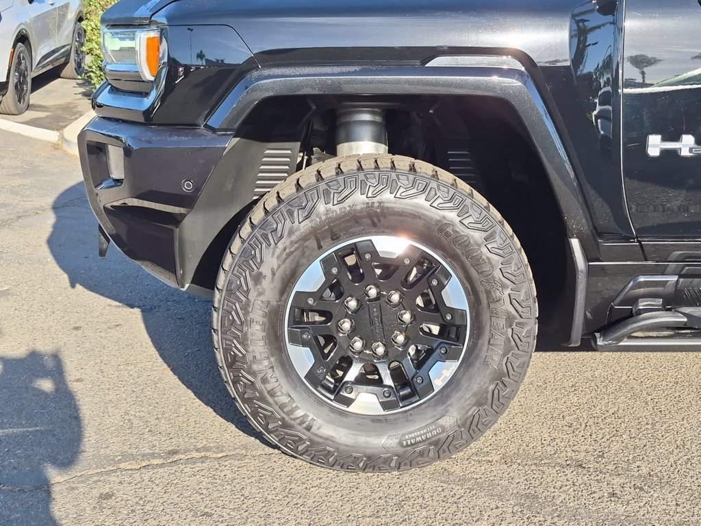 Used 2025 Void Black GMC 2X image 34