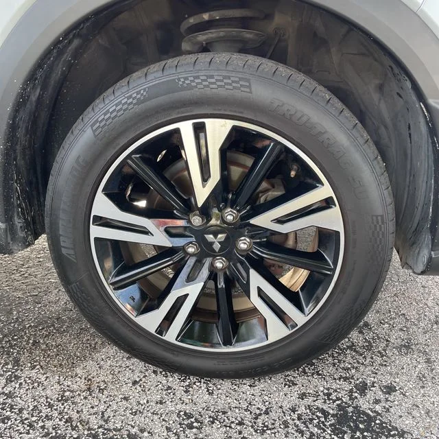 Used 2023  Mitsubishi SE image 10