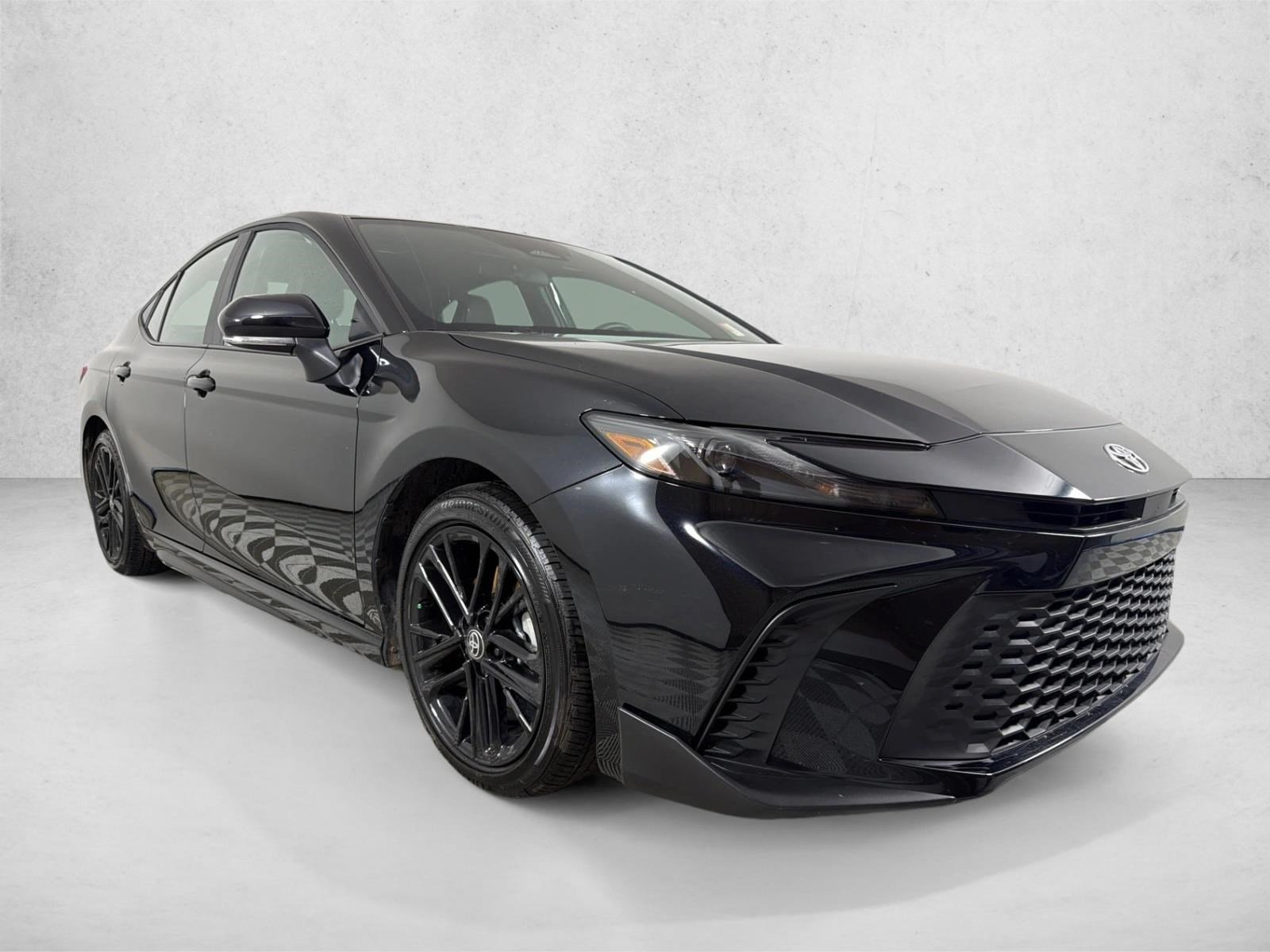 Used 2025  Toyota SE image 1