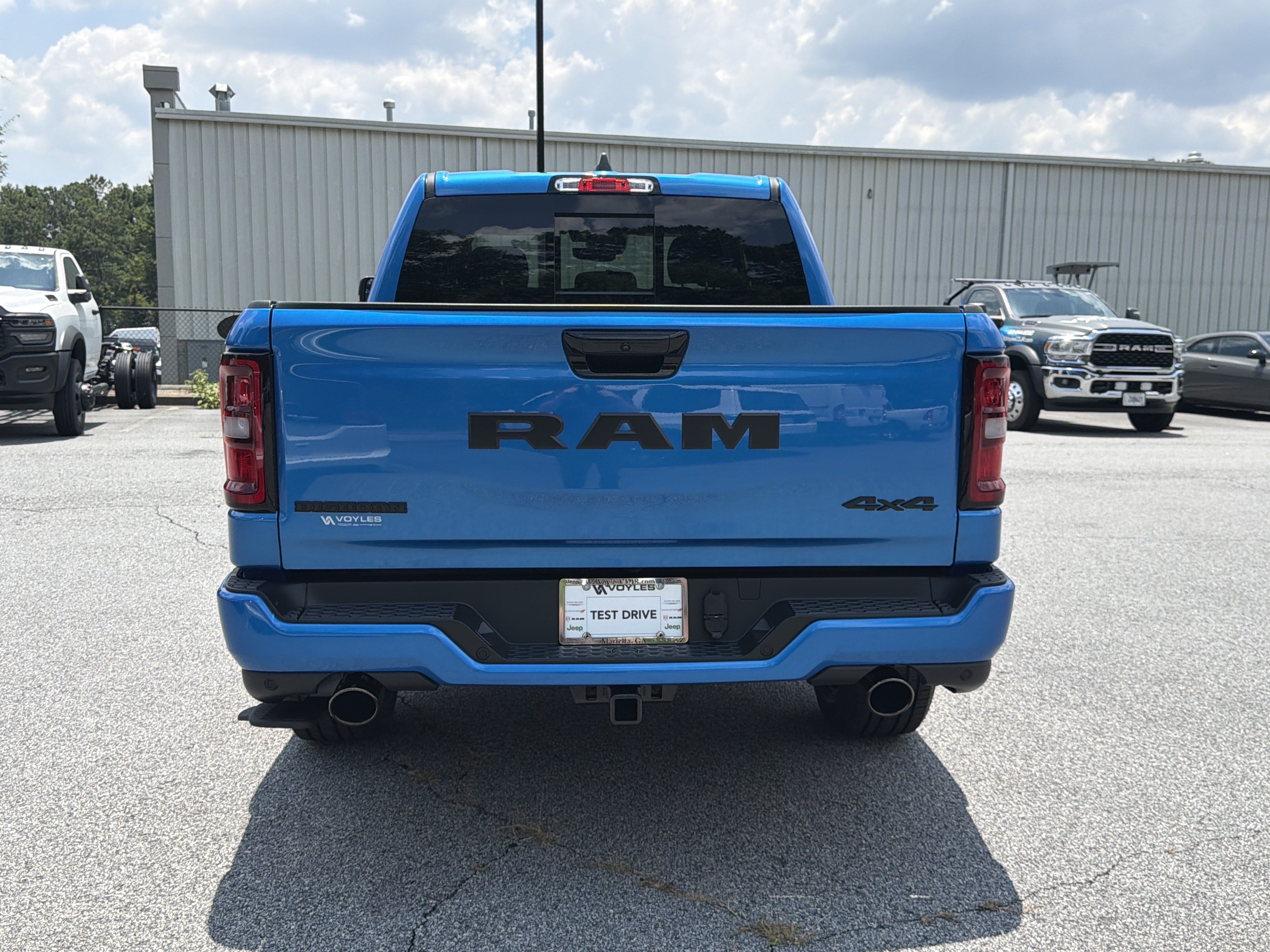 New 2026 Hydro Blue Pearl-Coat Exterior Paint RAM Big Horn/Lone Star image 7