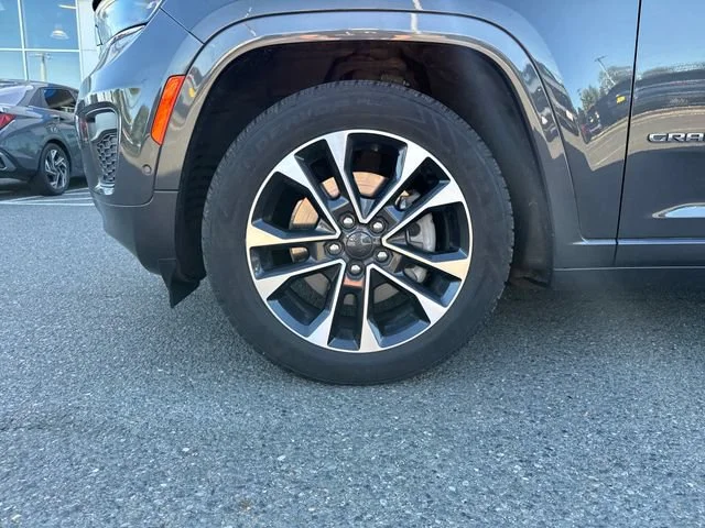 Used 2022 Baltic Gray Metallic Clearcoat Jeep Overland image 28