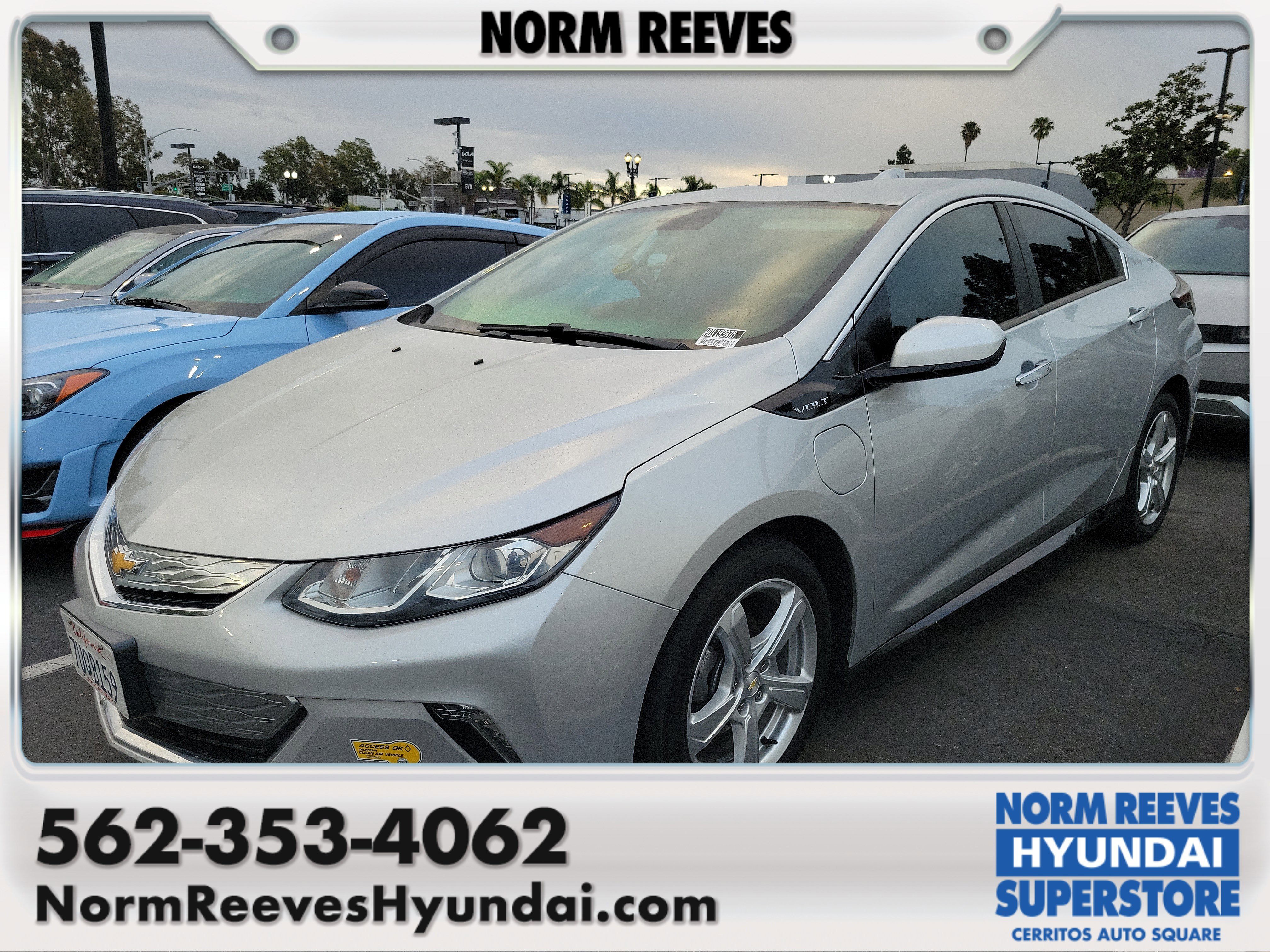 2017 Chevrolet Volt LT's photo
