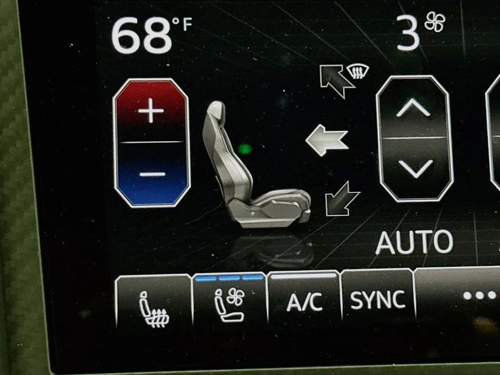 Used 2024 White Lamborghini Performante image 21