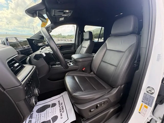Used 2025 White Chevrolet LT image 28