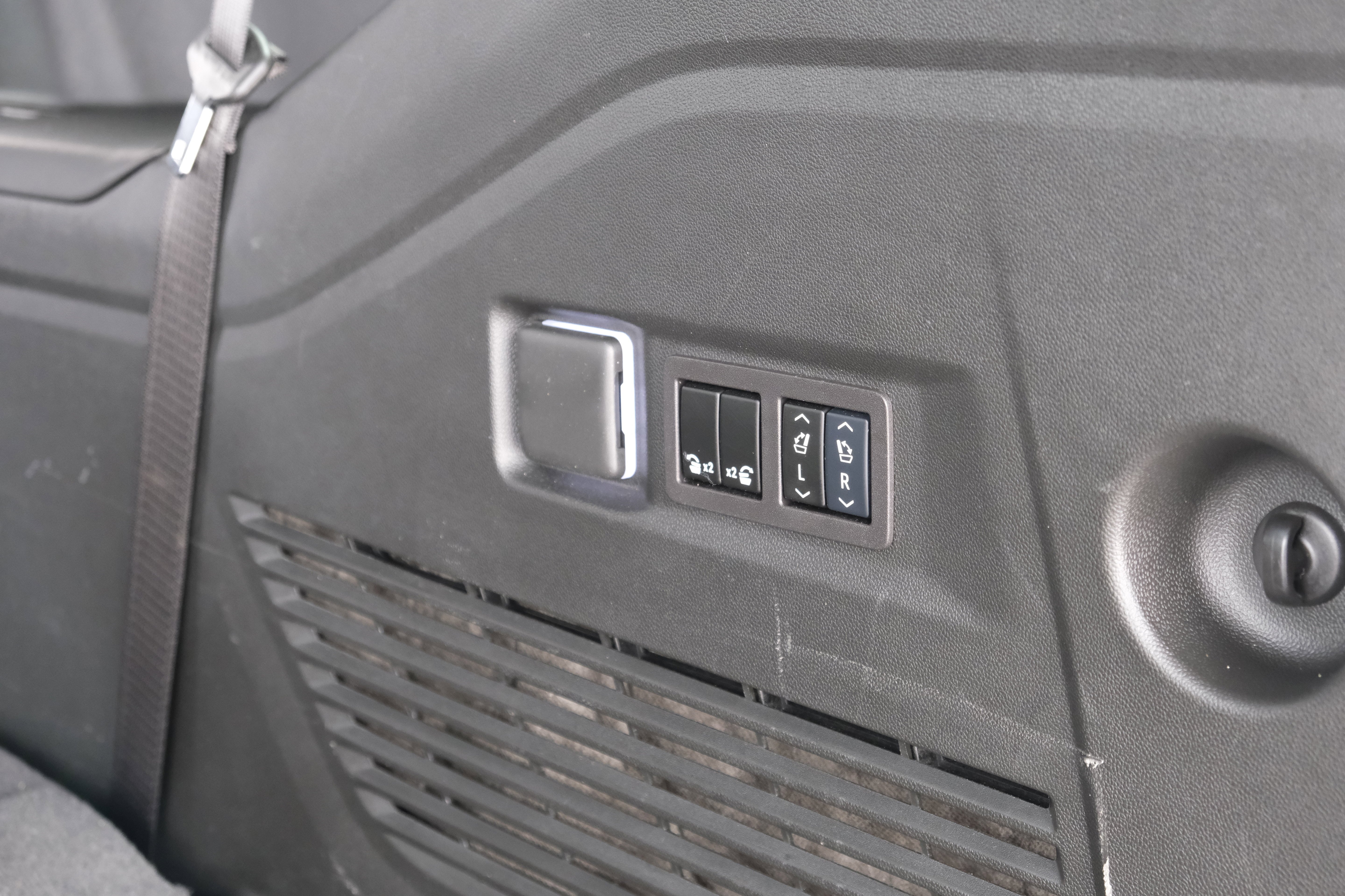 2024 GMC Yukon Denali - Photo 40