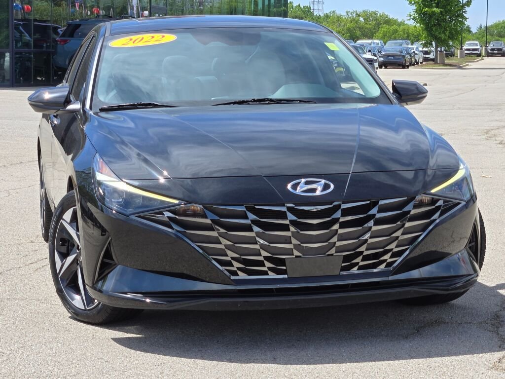 Used 2022 Black Hyundai Limited image 3