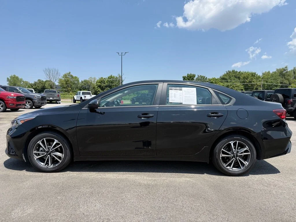Used 2024 Black Kia LXS image 4