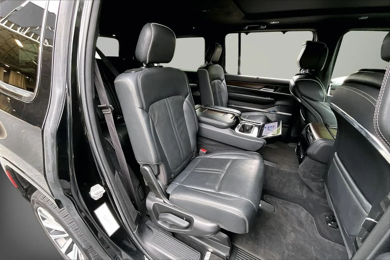 Used 2023 Black Jeep Series II image 24