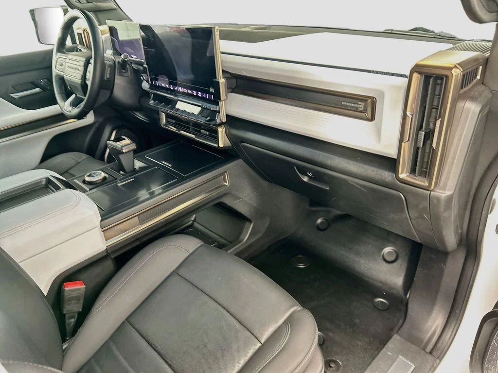 Used 2023 White GMC Edition 1 image 16