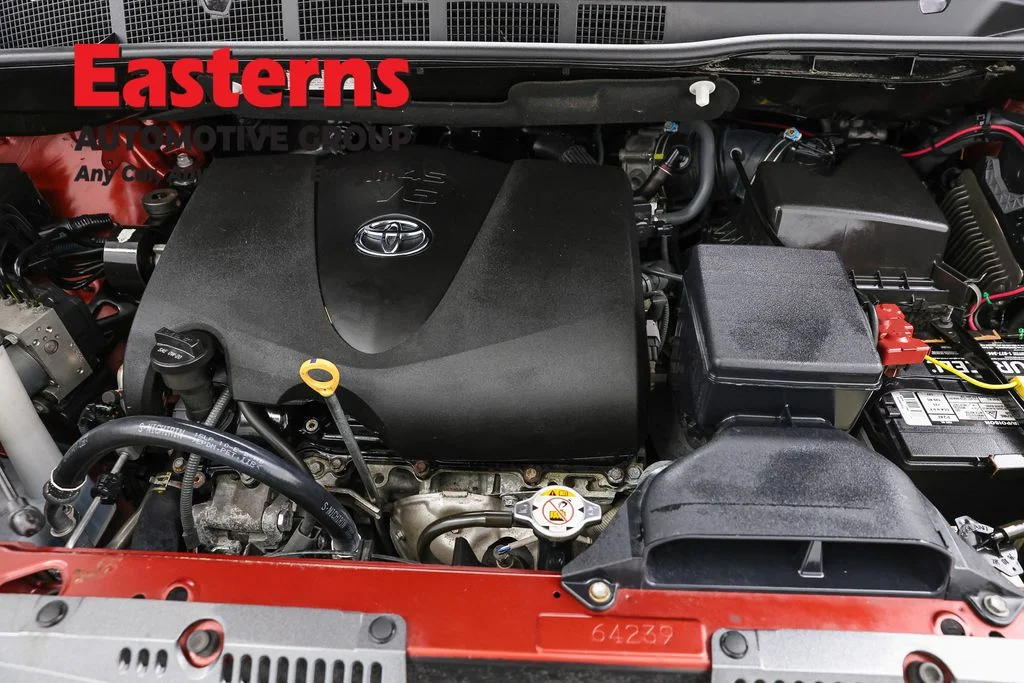 Used 2019 Red Toyota XLE image 7