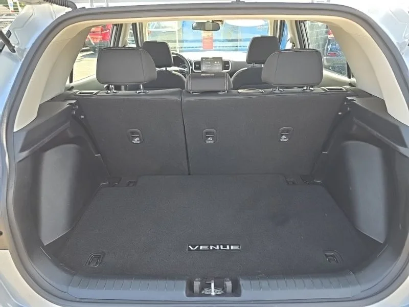 Used 2022 Silver Hyundai SEL image 26