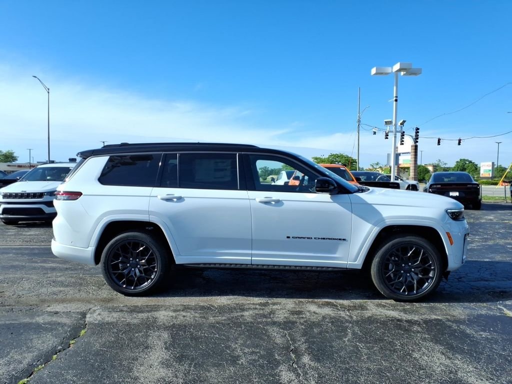 New 2026 Bright White Clear-Coat Exterior Paint Jeep Summit image 2