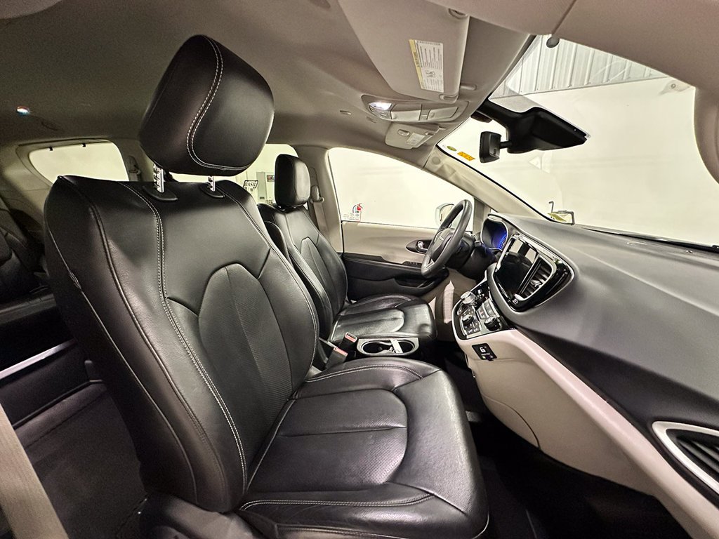 Used 2022 White Chrysler Wheelchair Accessible-Touring L image 25