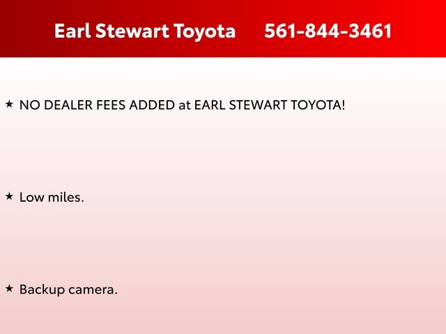 Used 2022 White Toyota SR5 image 4