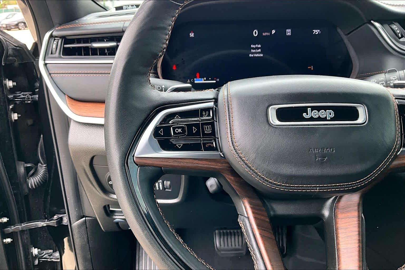 Used 2023 Diamond Black Crystal Pearlcoat Jeep Summit image 24