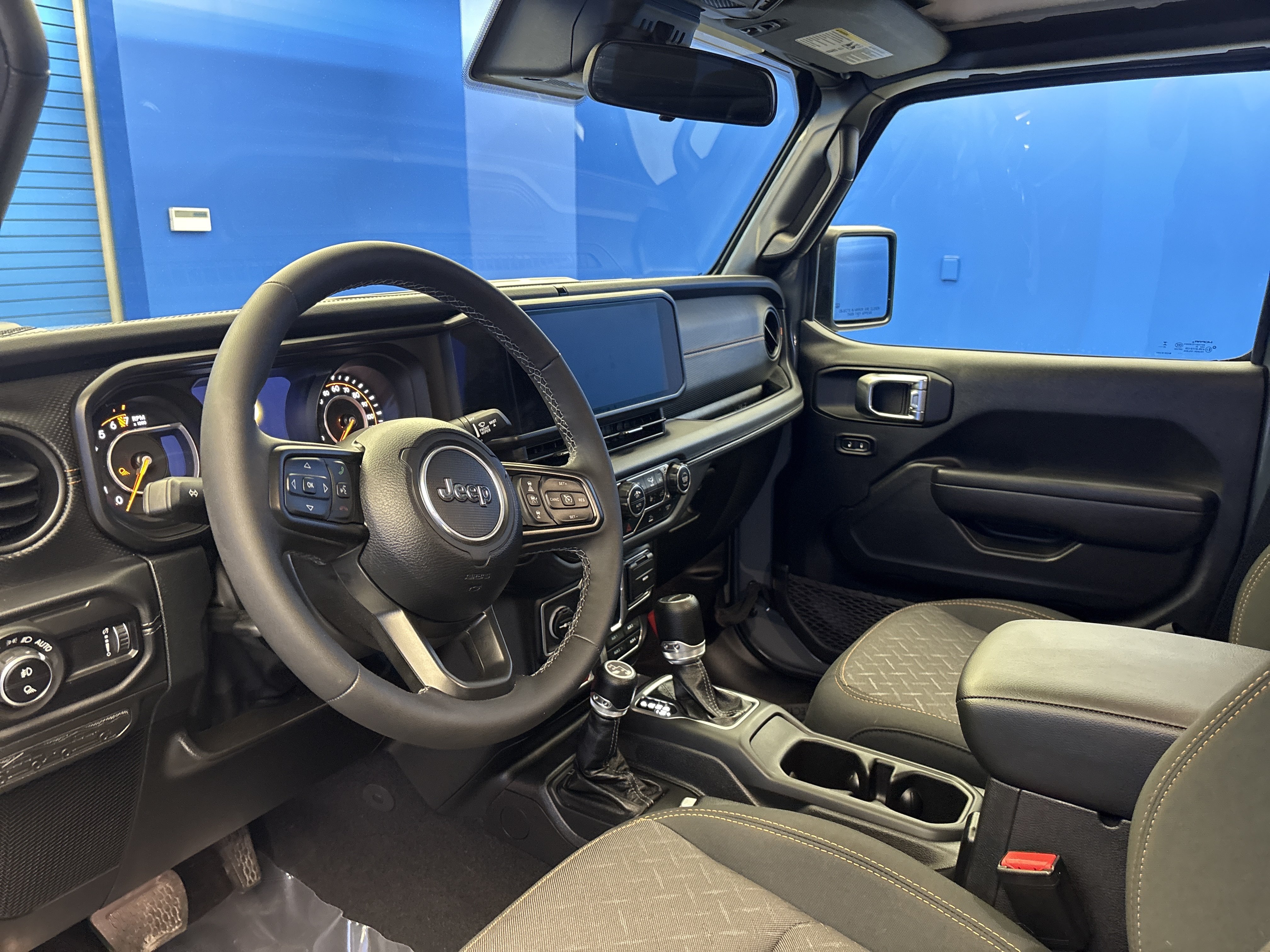 Used 2025 Anvil Clearcoat Jeep Mojave image 11