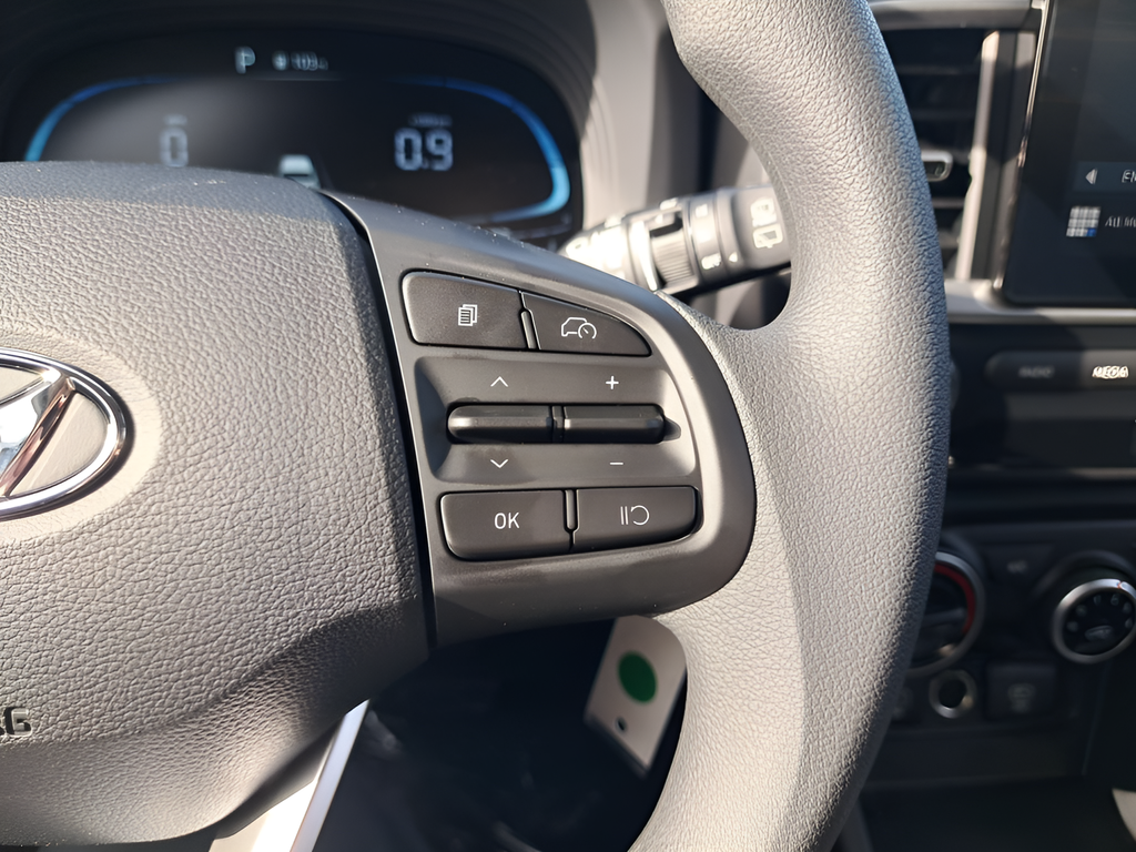 New 2026 White Hyundai SE image 27