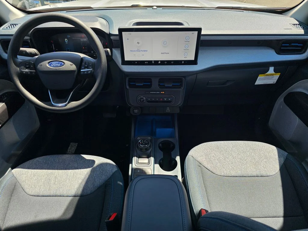 New 2025 Space White Metallic Ford XLT image 17