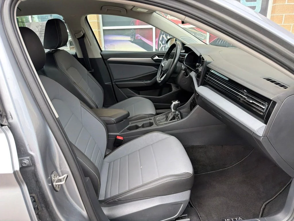Used 2025 Silver Volkswagen 1.5T SE image 21