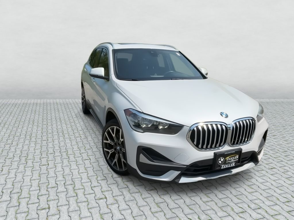Used 2021 White BMW xDrive28i image 3