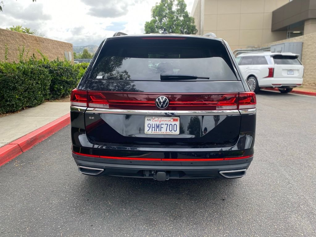 Used 2024 Black Volkswagen 2.0T SE w/Technology image 8