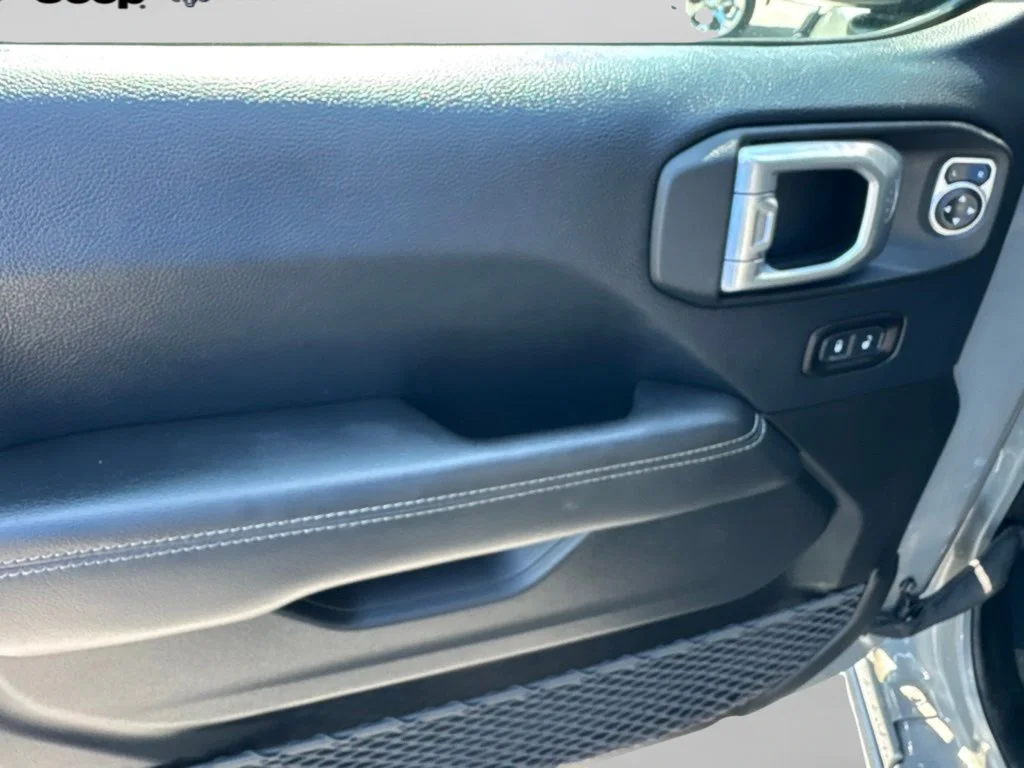 Used 2018 Sting-Gray Clearcoat Jeep Sahara image 21