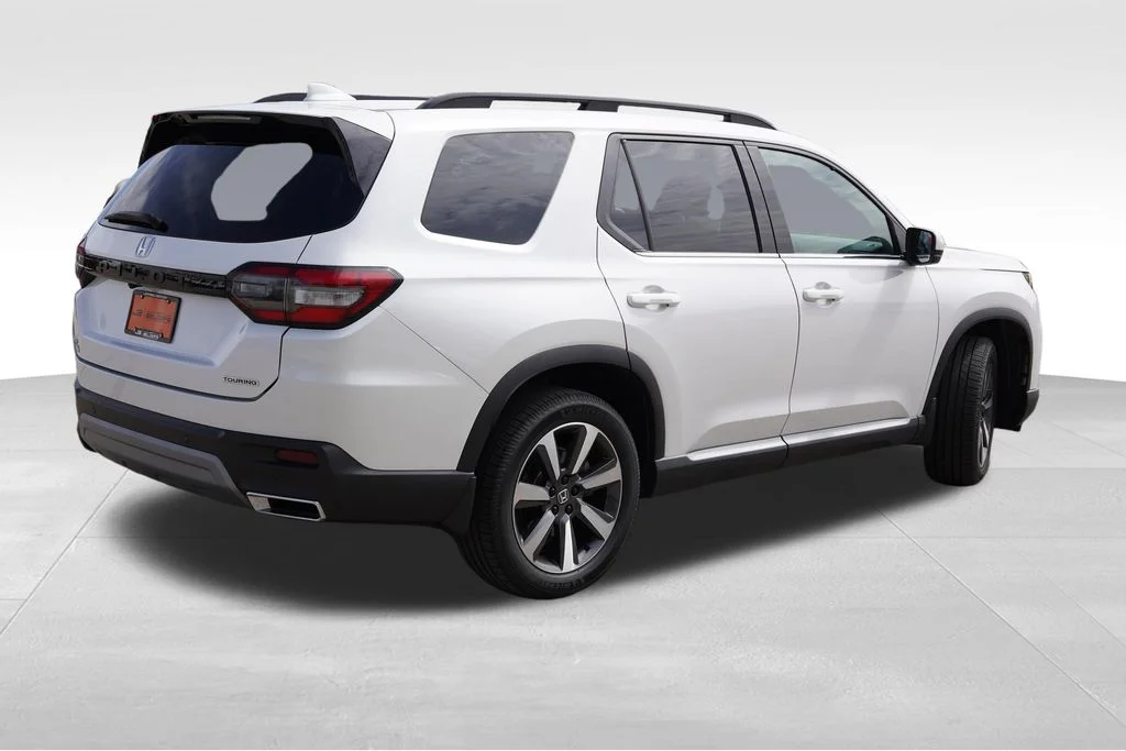 Used 2023 Platinum White Pearl Honda Touring image 5