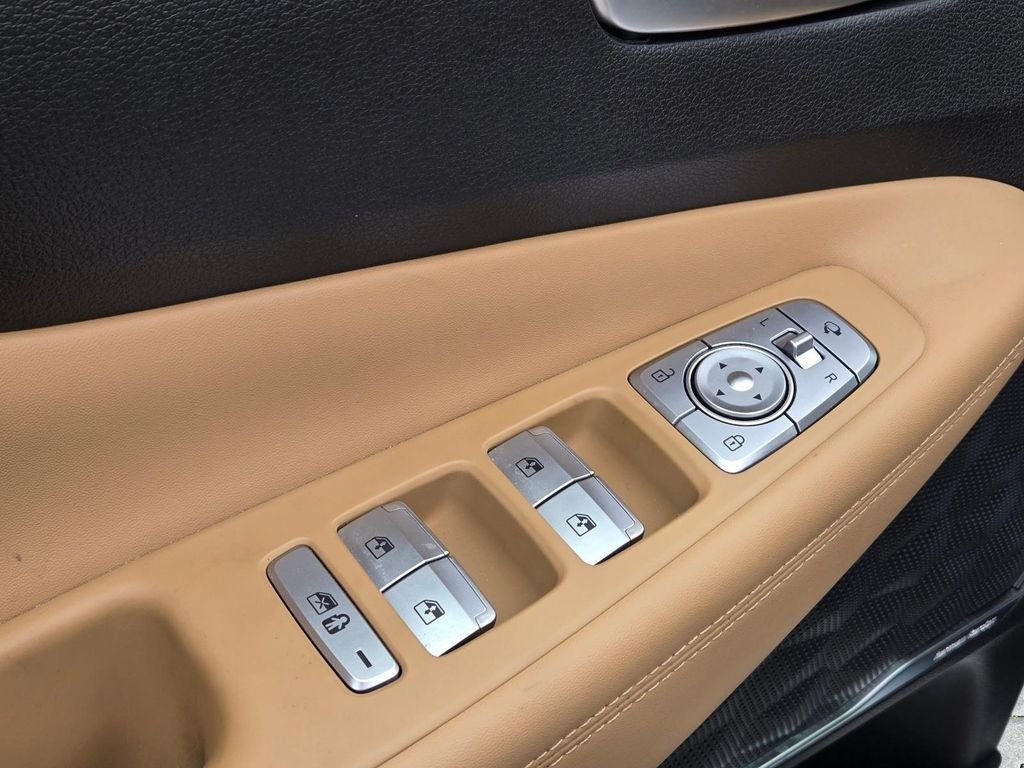 Used 2023 White Hyundai Calligraphy image 14