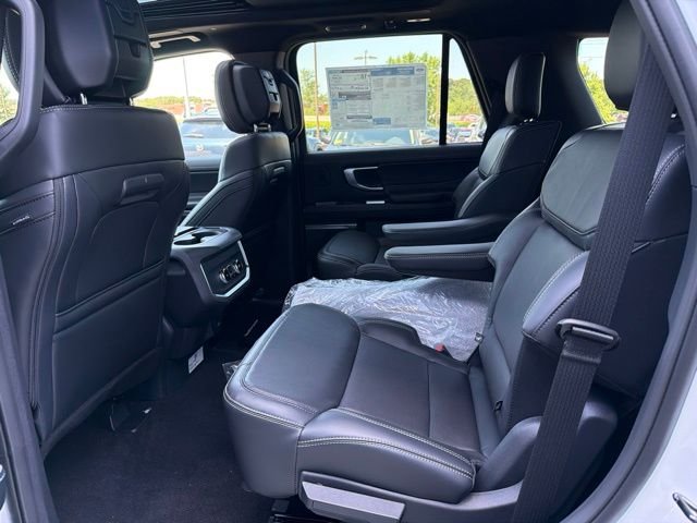 New 2027 Star White Metallic Tri-Coat Ford Platinum image 7