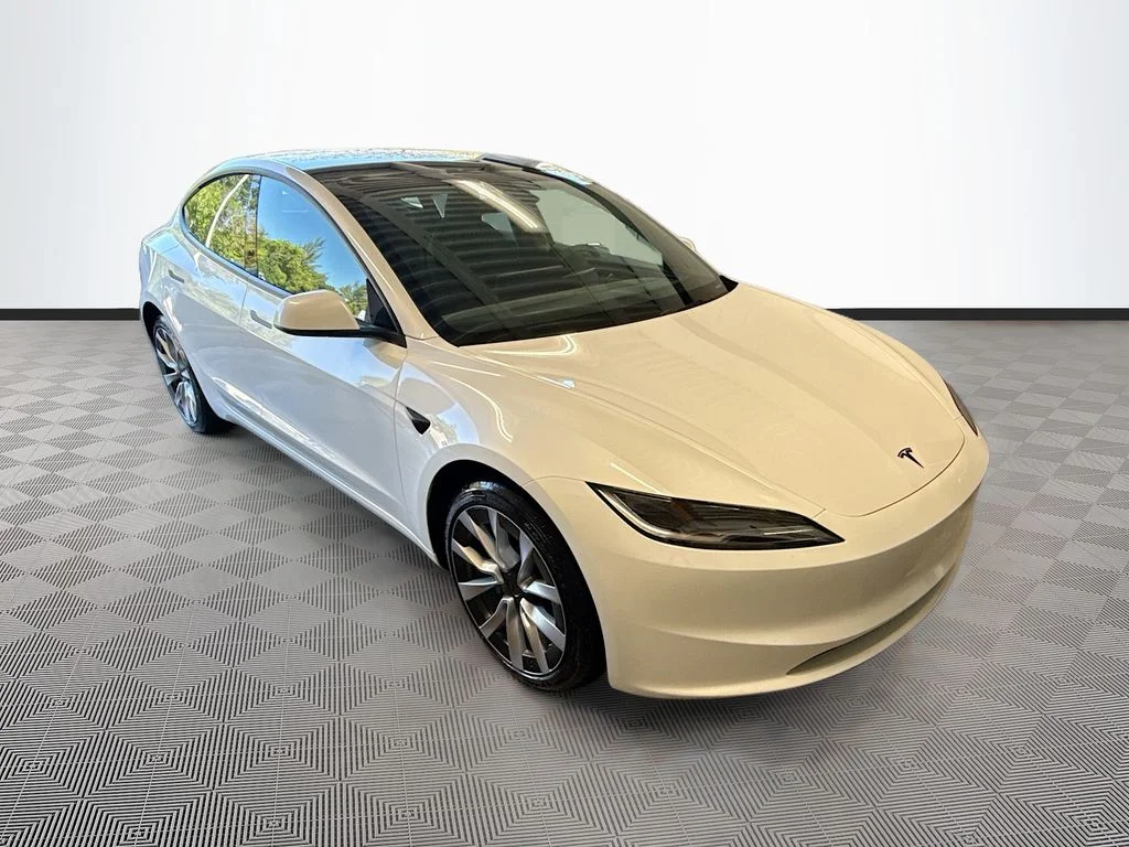 Used 2025  Tesla Standard image 4