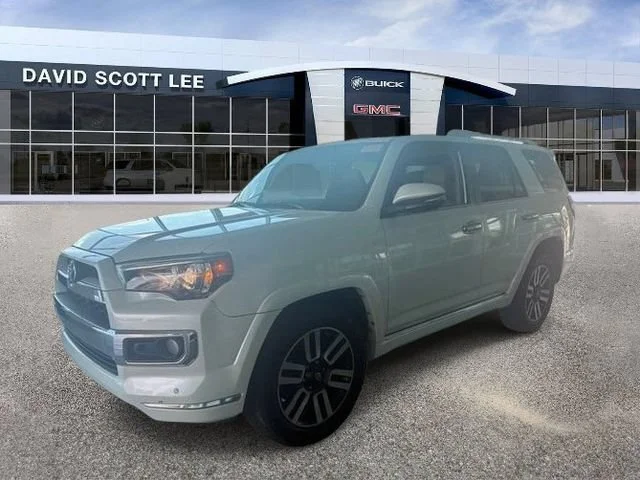 Used 2018 Blizzard Pearl Toyota SR5 image 4