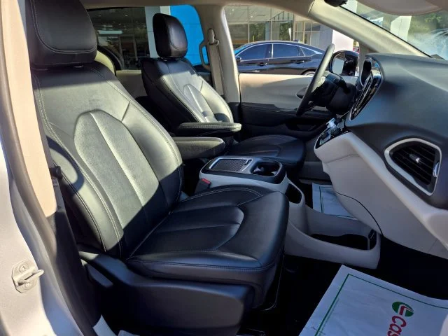 Used 2024 Silver Chrysler Touring L image 19