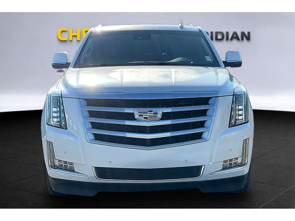 Used 2016 CRYSTAL WHITE TRICOAT Cadillac Luxury Collection image 3