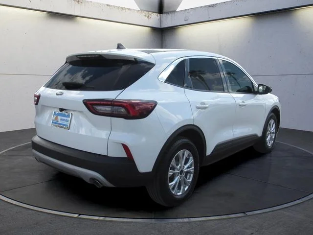 Used 2023 Oxford White Ford Active image 5