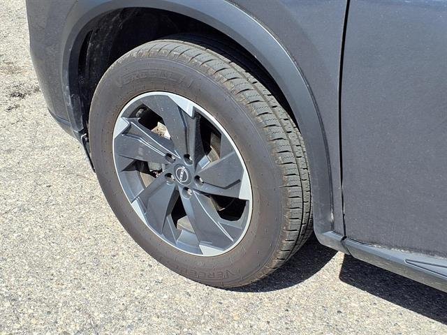 Certified Used 2025 Gun Metallic Nissan SV image 8