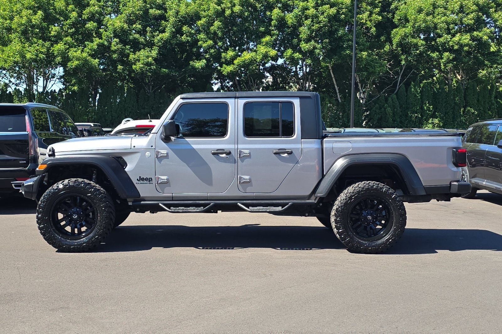 Used 2020 Silver Jeep Sport image 7