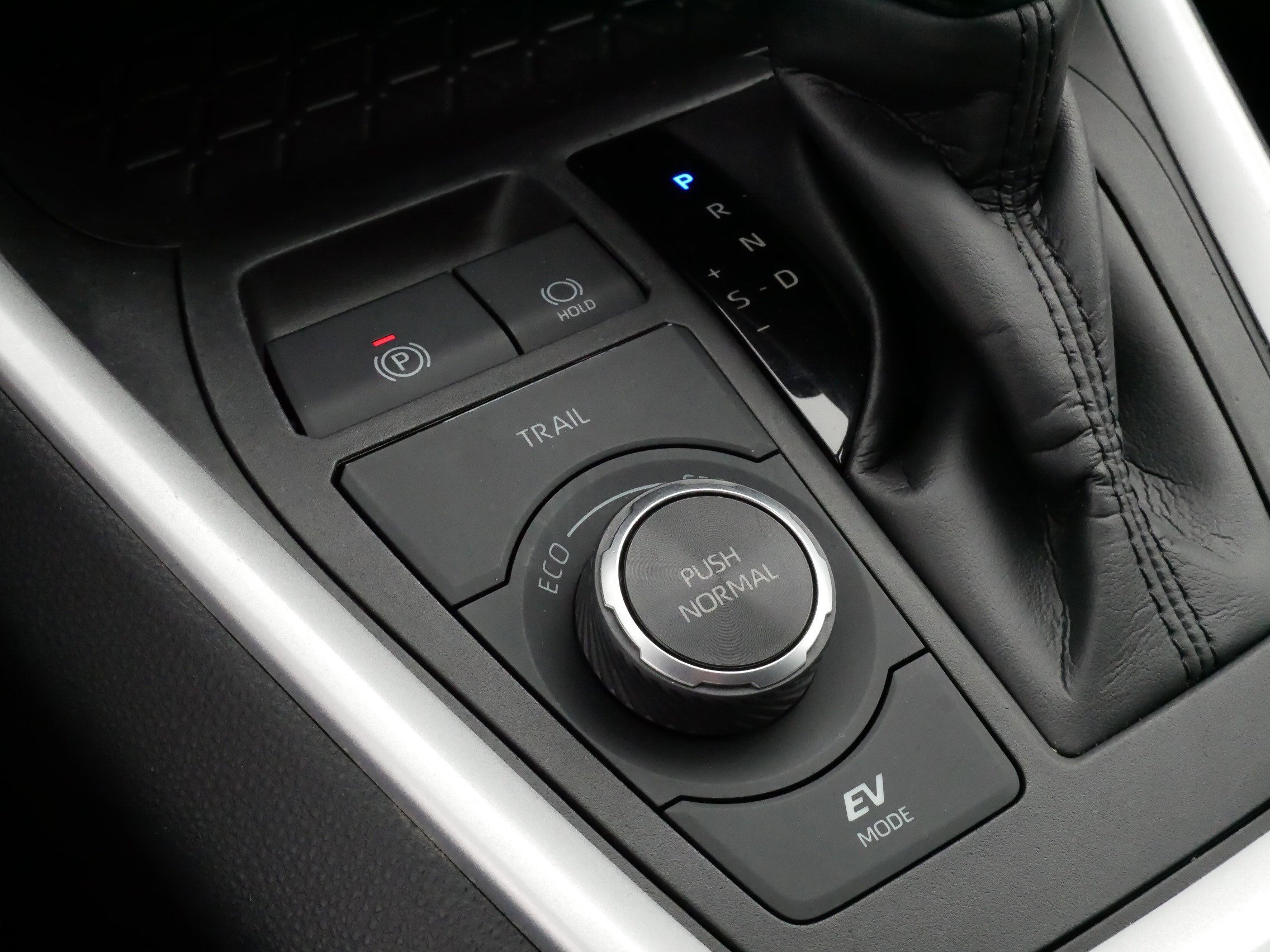 2024 Toyota RAV4 XLE - Photo 28