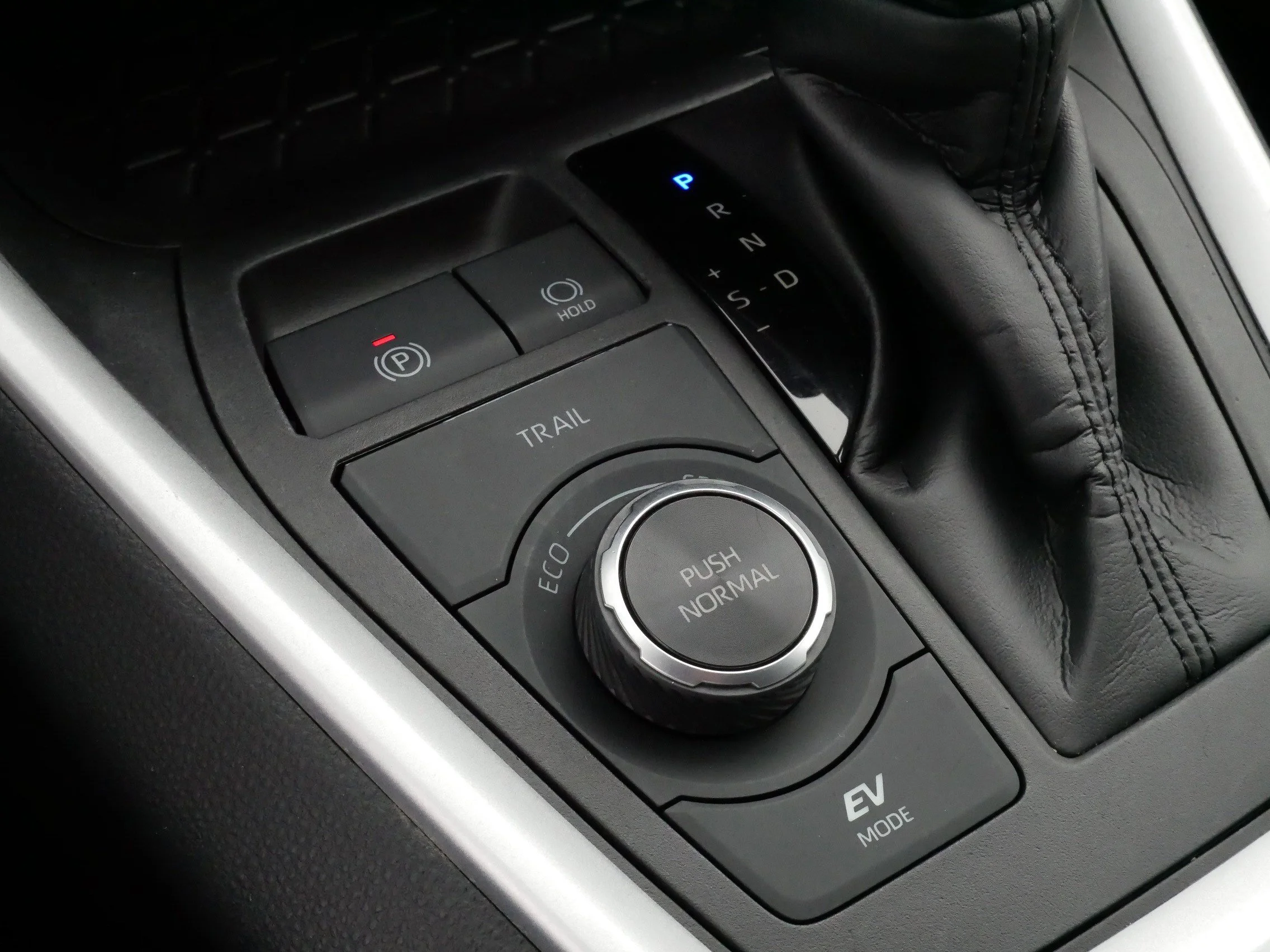 2024 Toyota RAV4 XLE - Photo 28