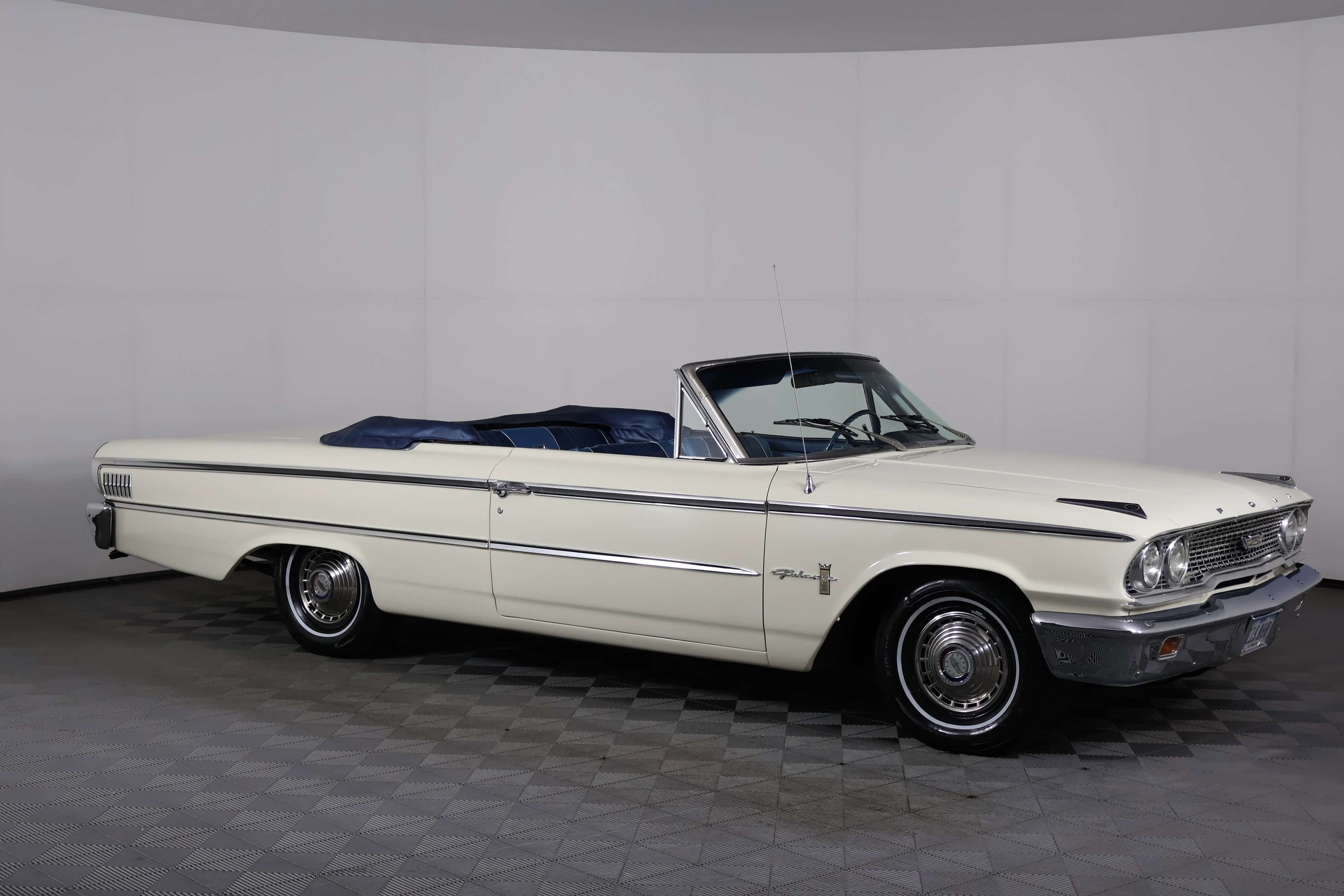 Used 1963 White Ford  image 15