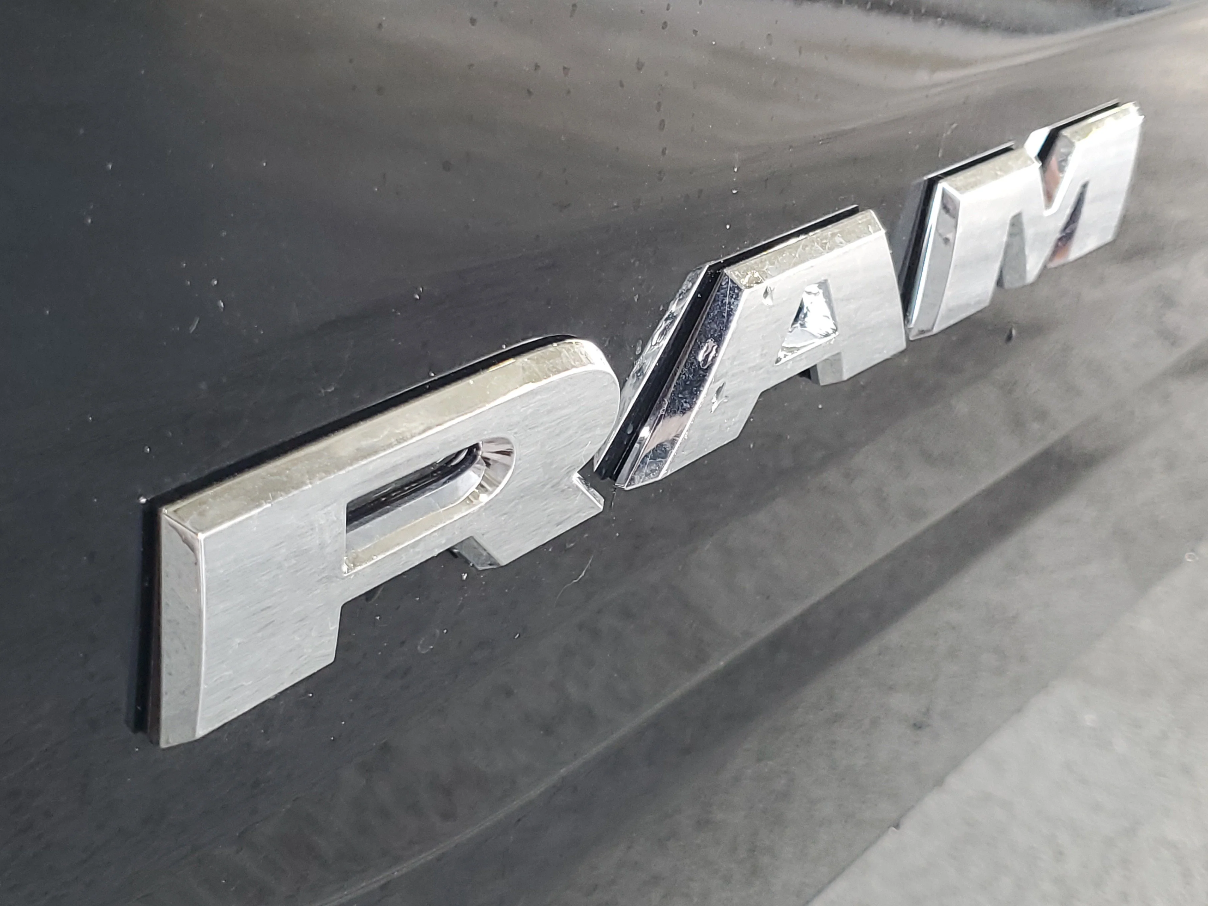 New 2026 Diamond Black Crystal Pearl-Coat Exterior Paint RAM Big Horn image 4