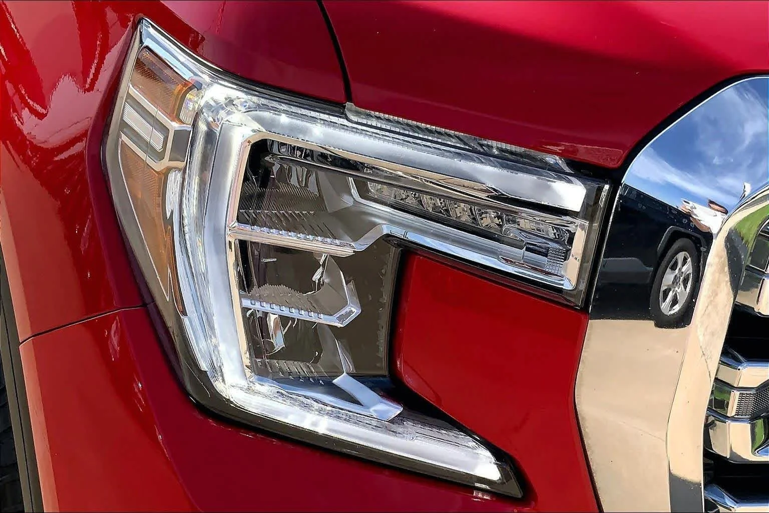 Used 2022 Cardinal Red GMC SLT image 27