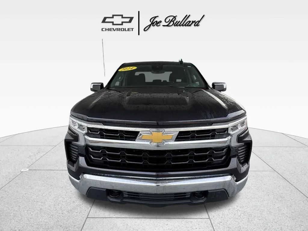 Used 2024 Gray Chevrolet LT image 3