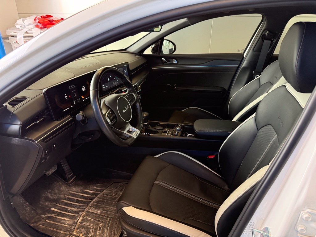 Used 2025 White Kia GT-Line image 12
