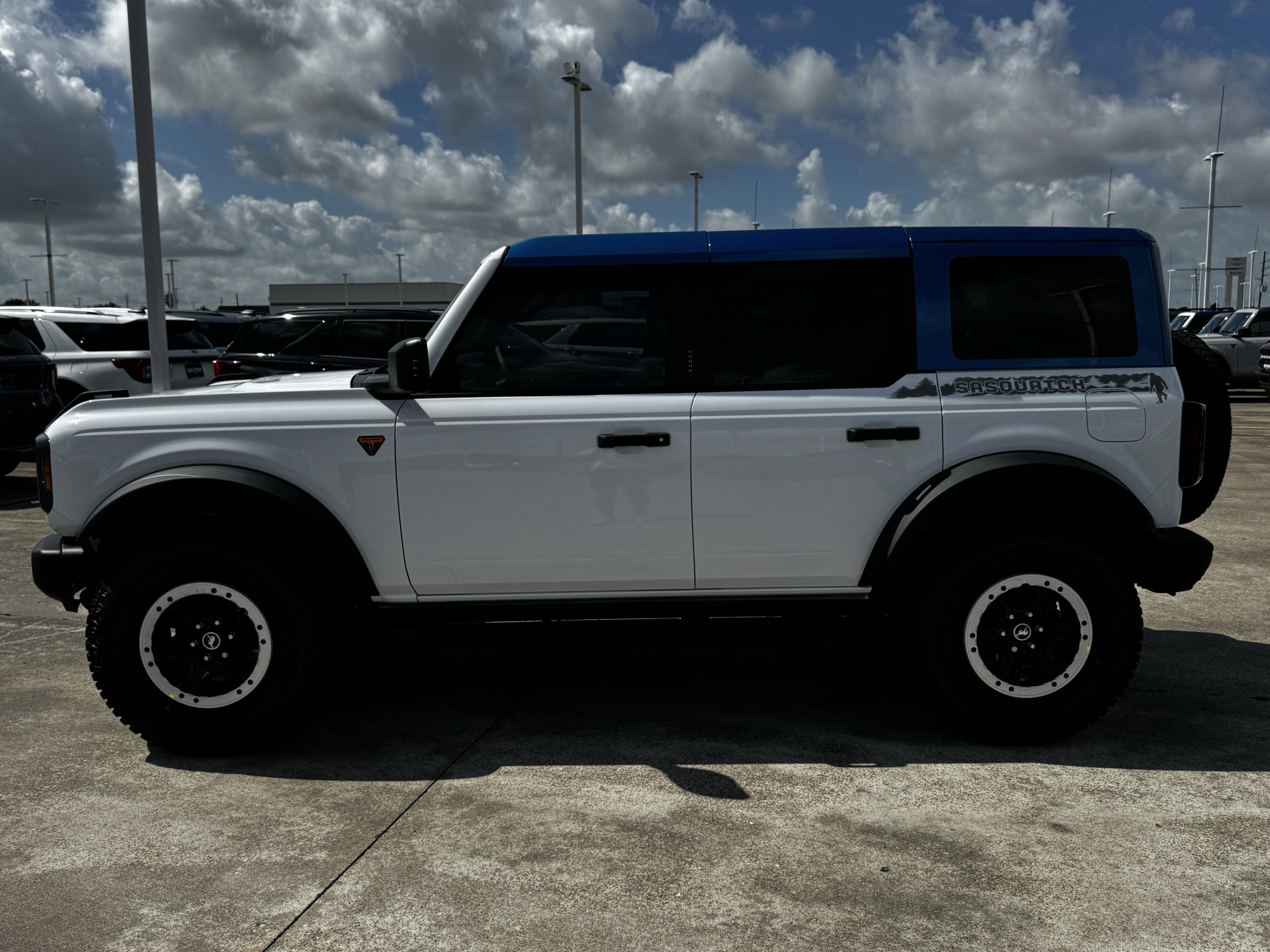 New 2026 Oxford White Ford Badlands image 6