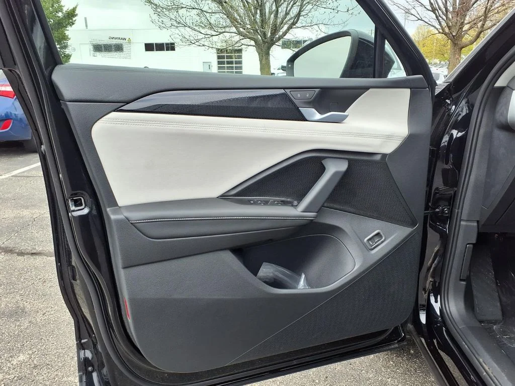 New 2026 Deep Black Pearl Volkswagen 2.0T SE image 6
