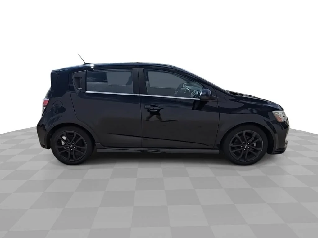 Used 2018 MOSAIC BLACK METALLIC Chevrolet Premier image 9