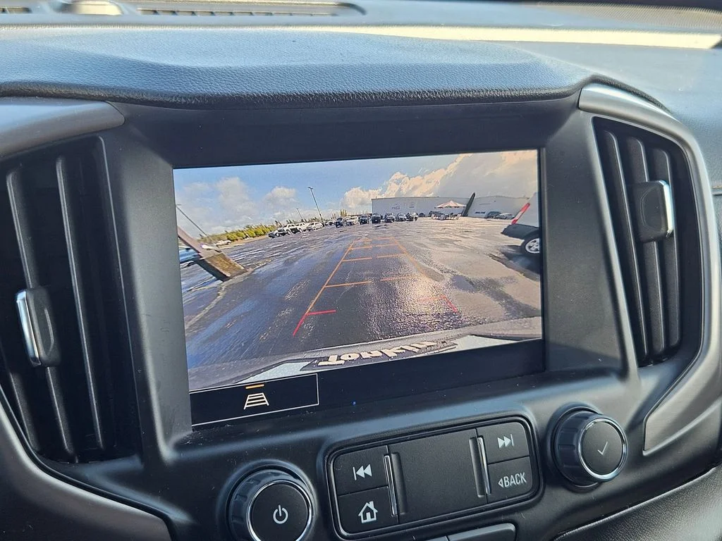 Used 2023 Sterling Metallic GMC AT4 image 19