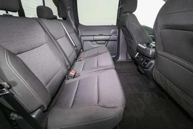 Used 2023 Silver Ford XLT image 18