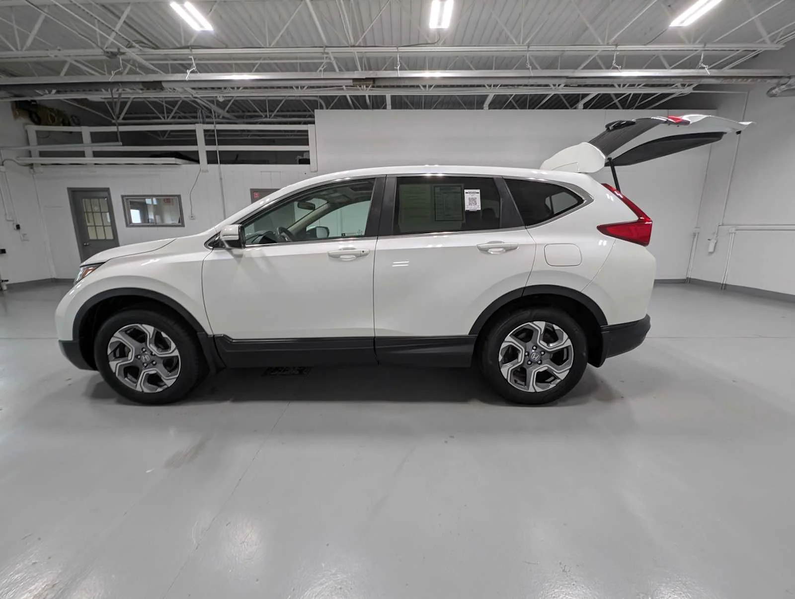 Used 2017 White Diamond Pearl Honda EX image 12